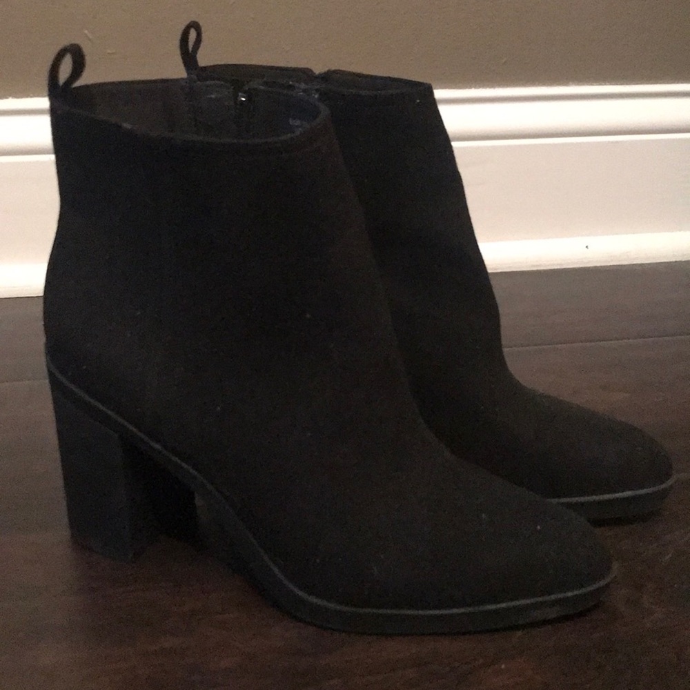 Size 8 H&M Black Booties with Heel